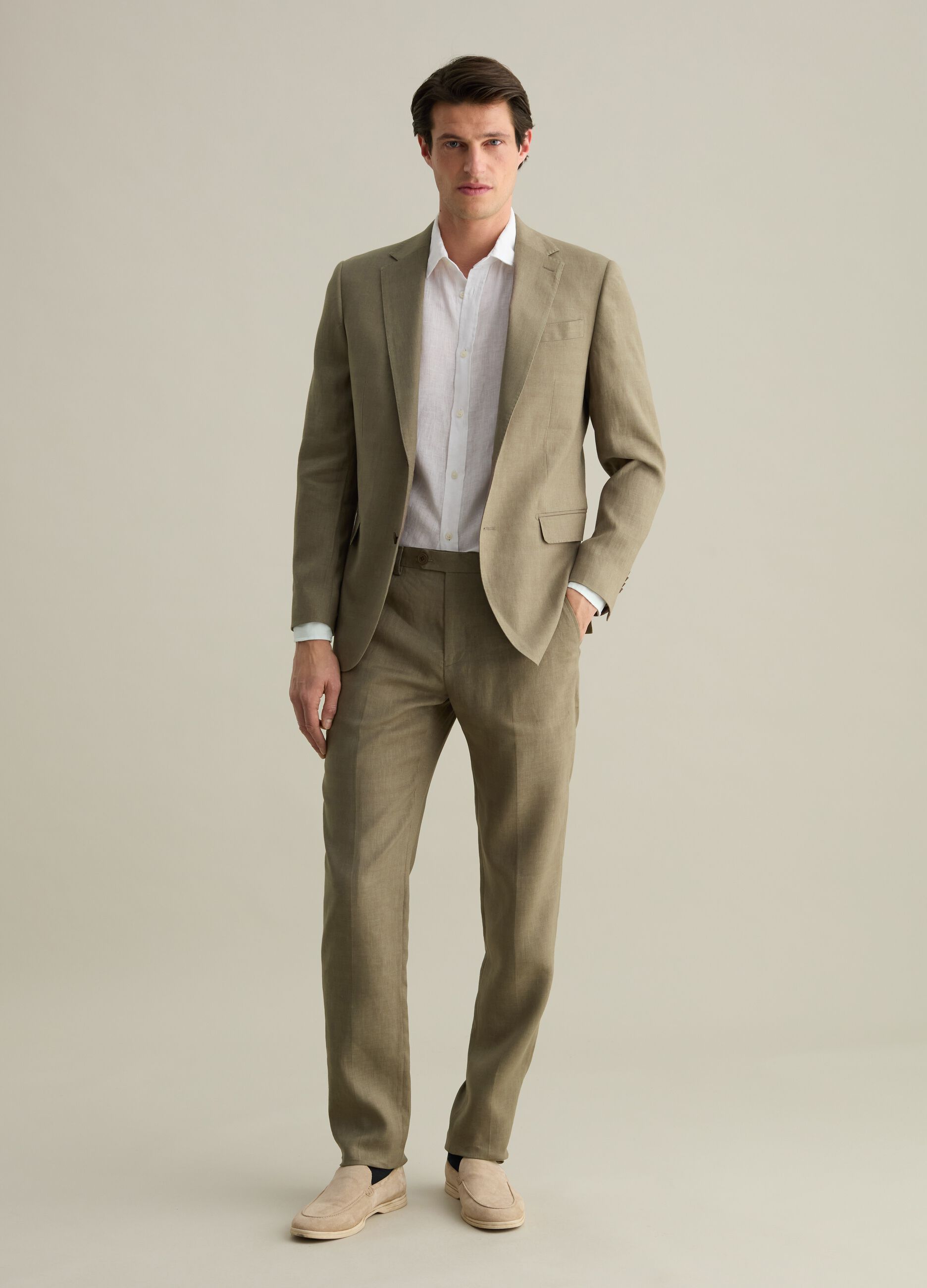 Contemporary regular-fit single-breasted blazer in linen