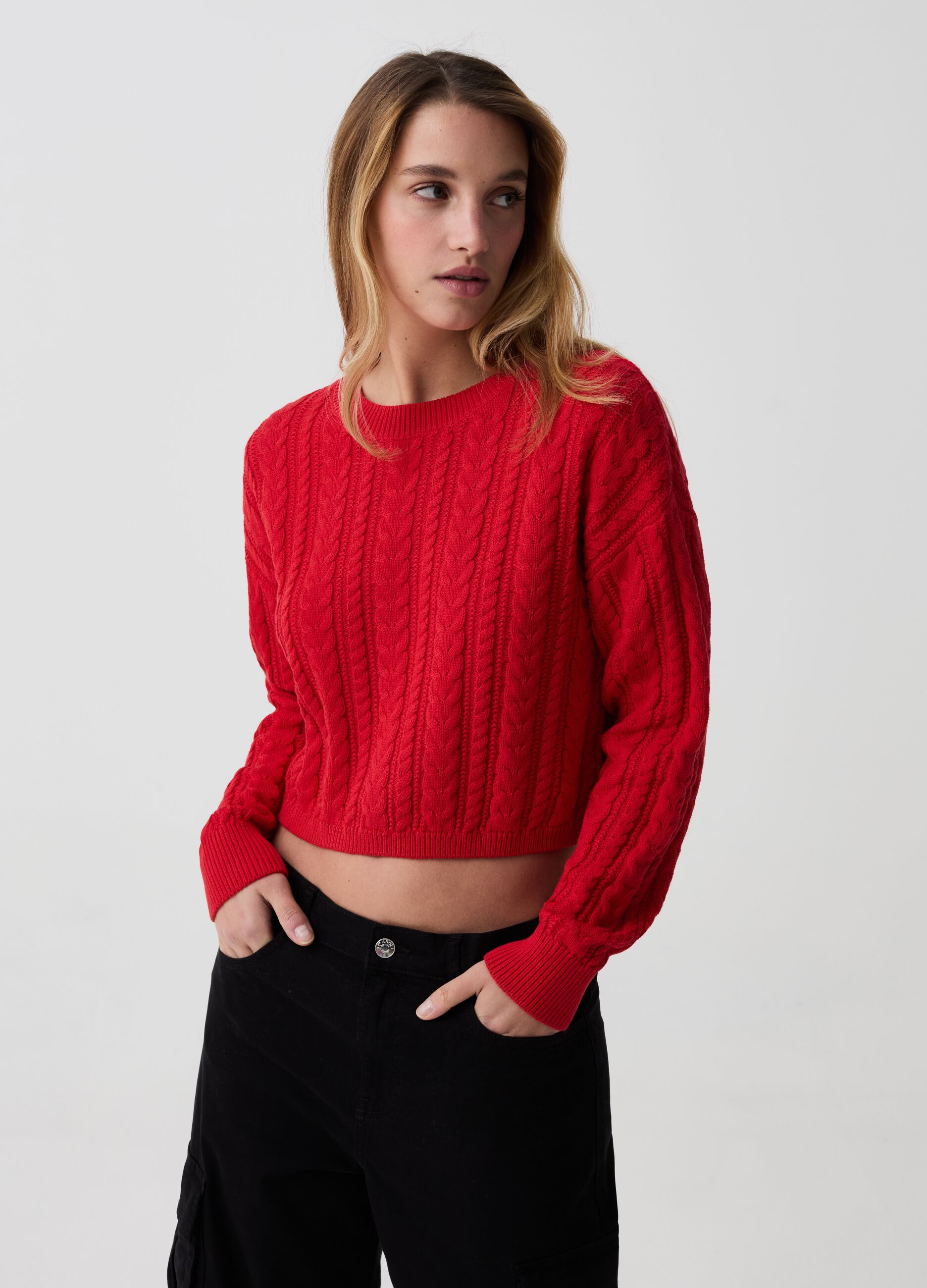 Pullover crop con lavorazione intrecciata