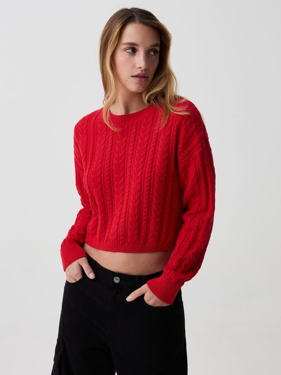 Crop pullover with cable-knit design_0