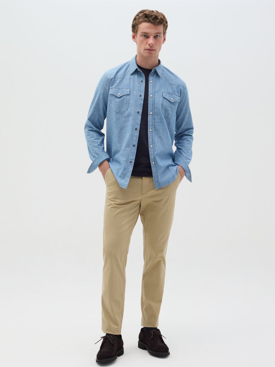 Slim-fit chino trousers in stretch cotton_0