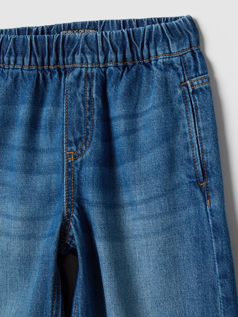 Jeans in puro cotone blu a gamba larga per bambina_2