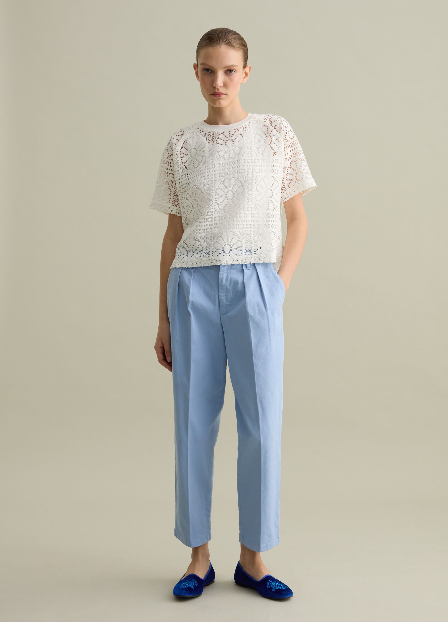 T-shirt bianca a maniche corte in pizzo