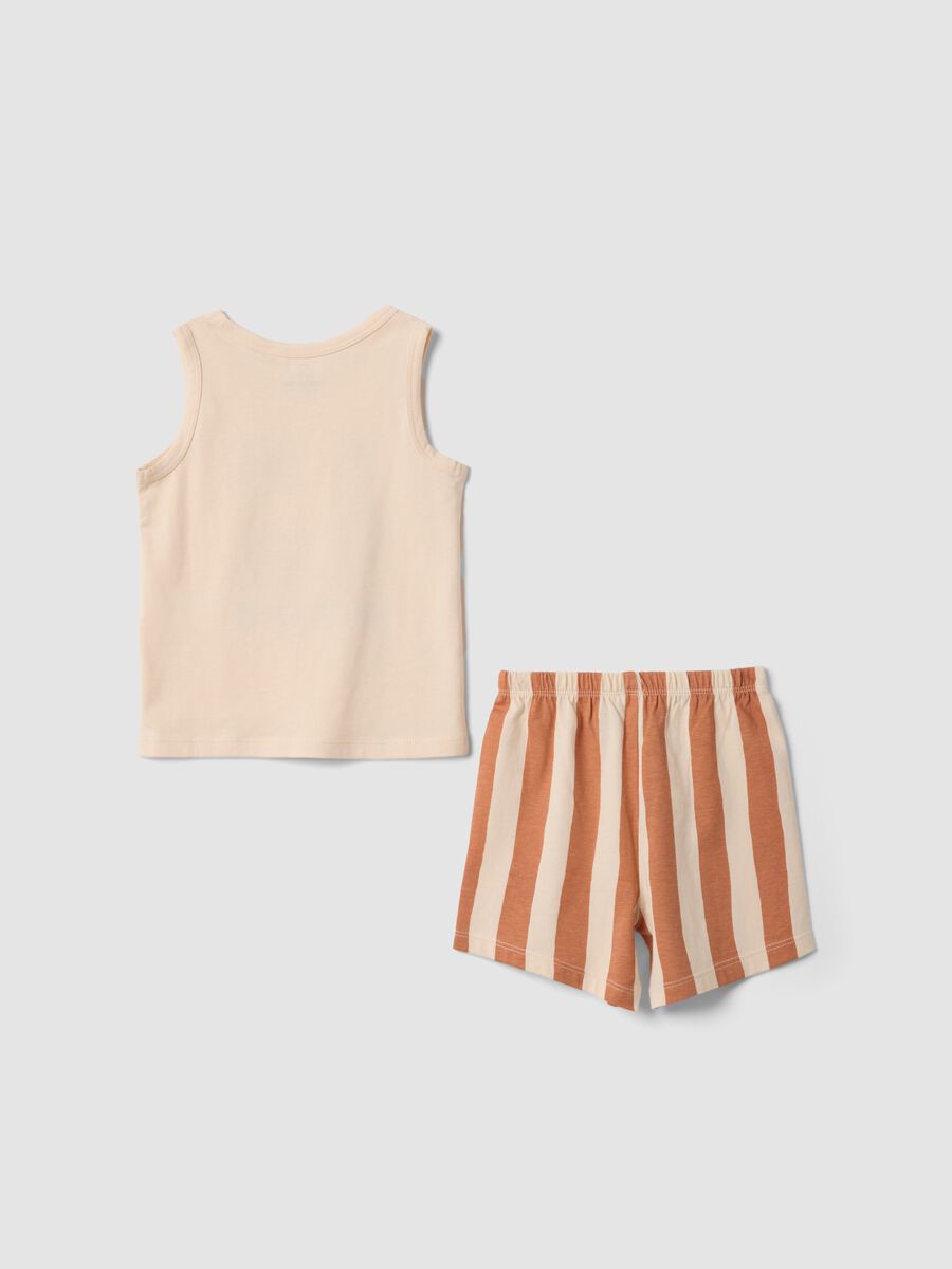 Pigiama beige in puro cotone organico da neonato con canotta e shorts_1