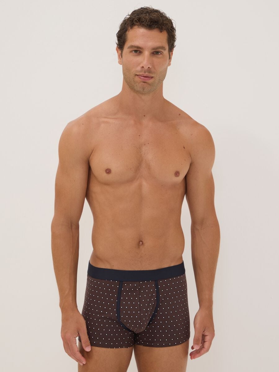 Tripack di boxer marroni in cotone organico elasticizzato a pois_0