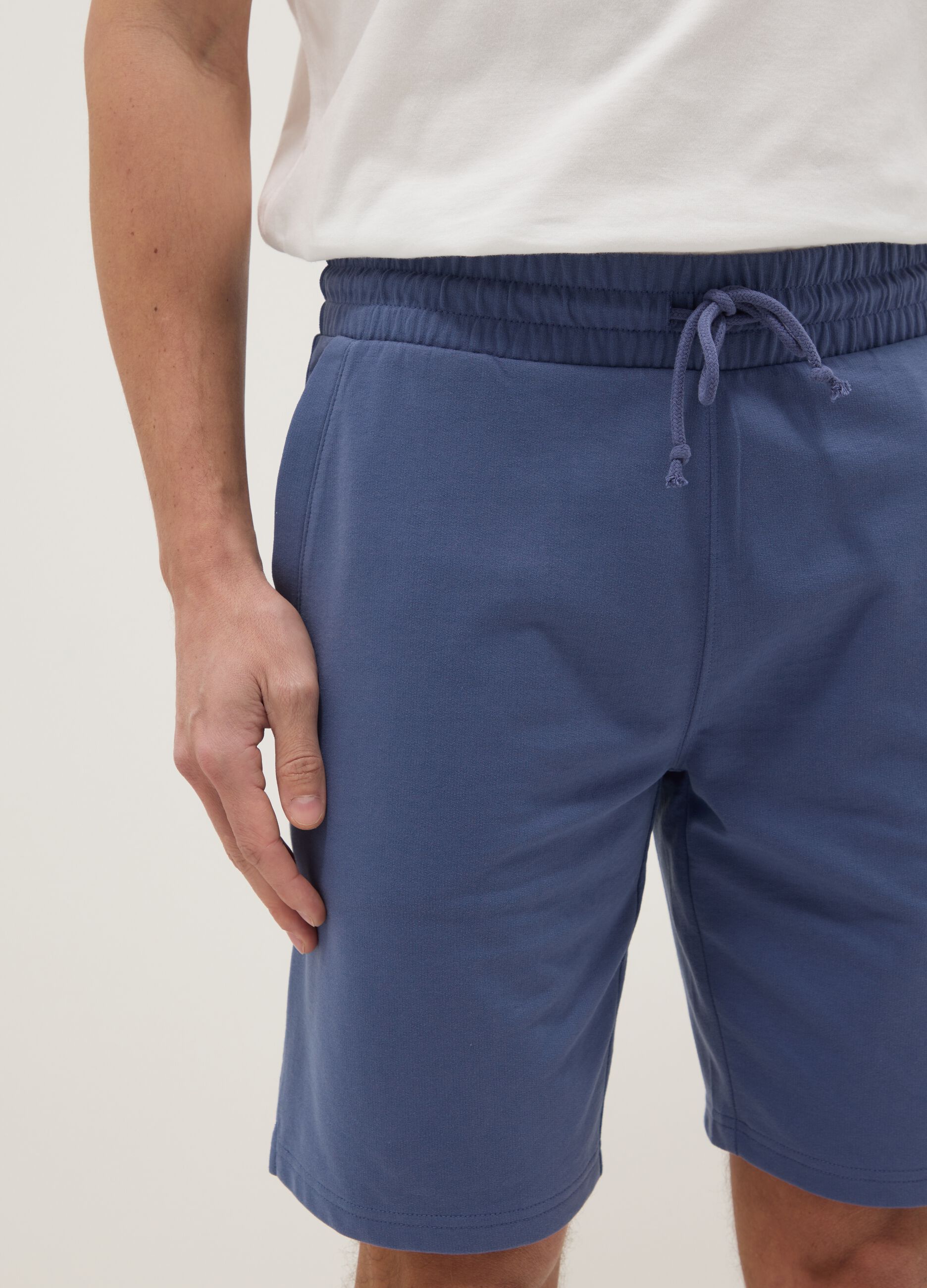 Blue cotton blend regular fit shorts
