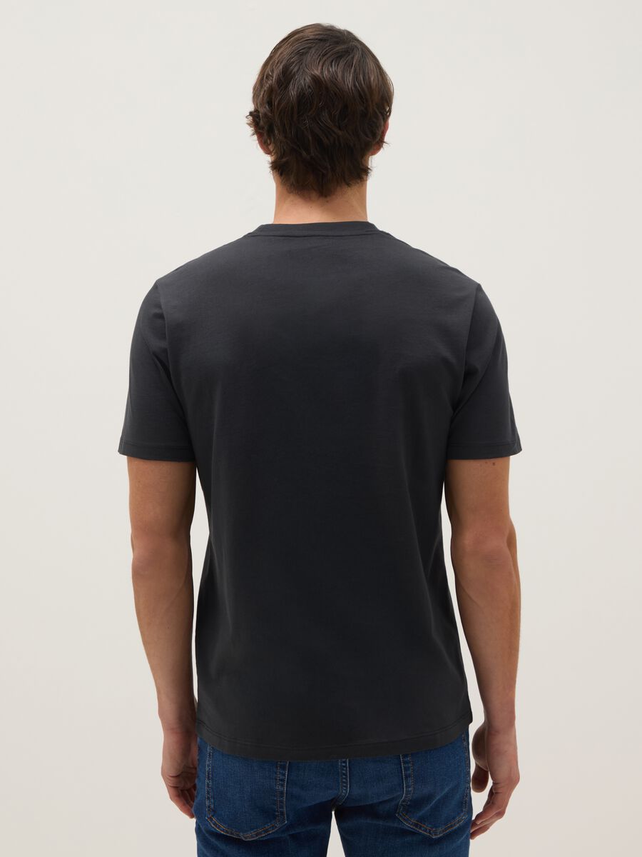 Black pure cotton regular fit t-shirt_2