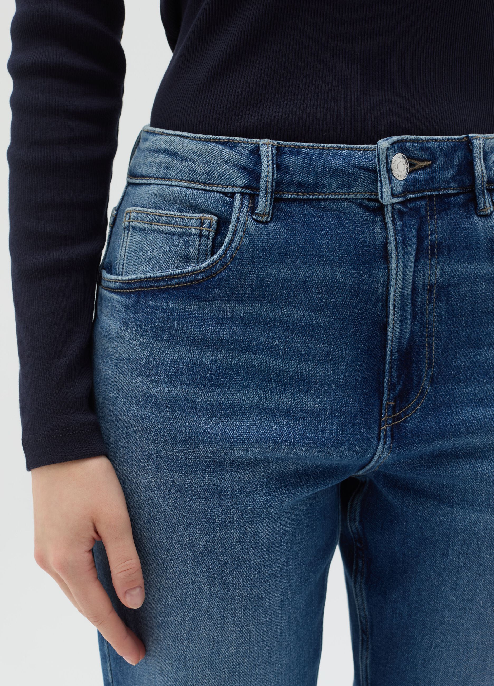 Slim-fit stretch jeans with five pockets