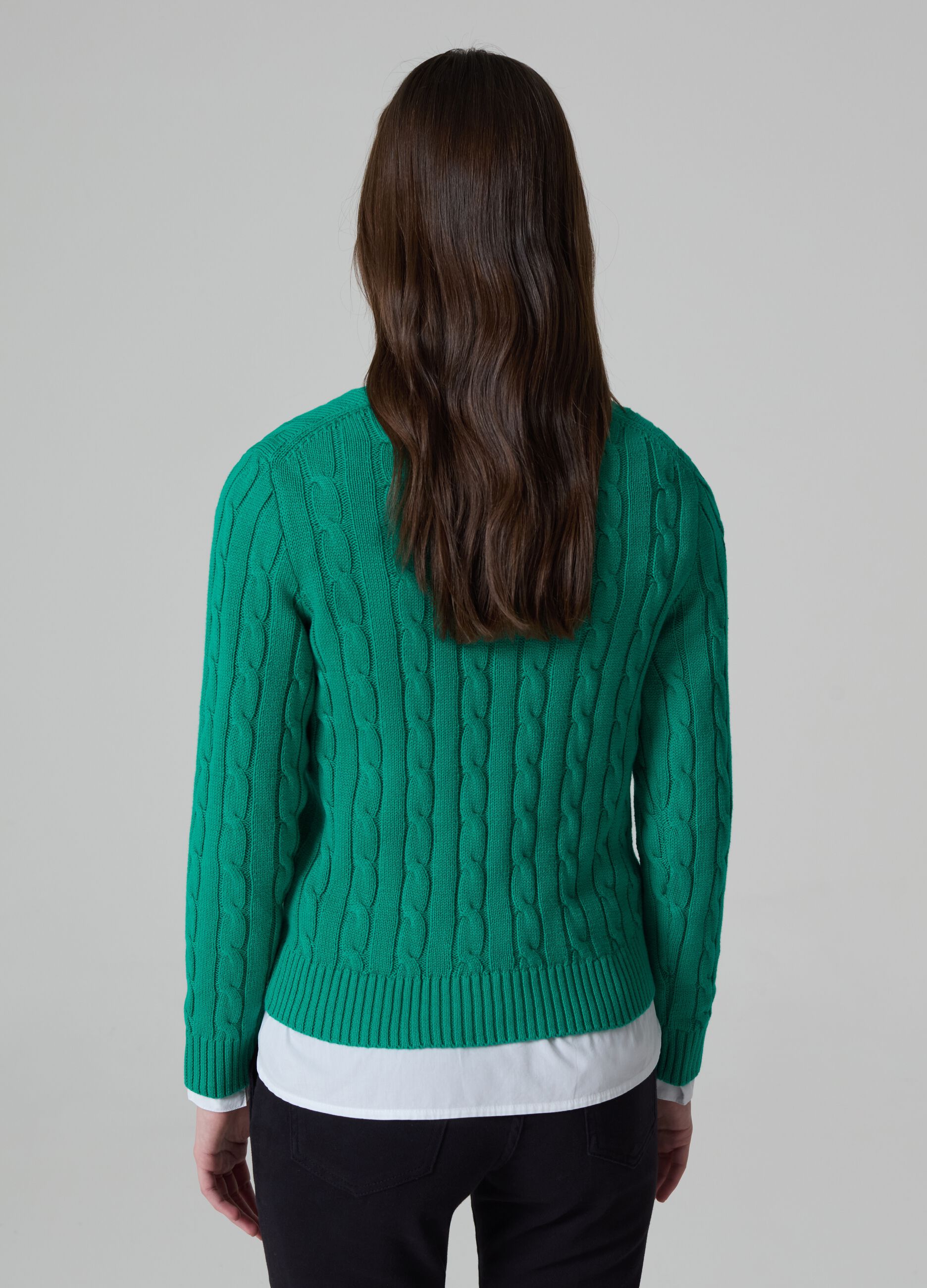 Pullover with cable design and V neck