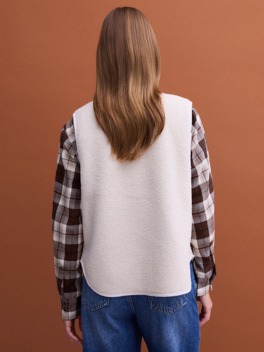 White crew-neck regular-fit sherpa gilet_3