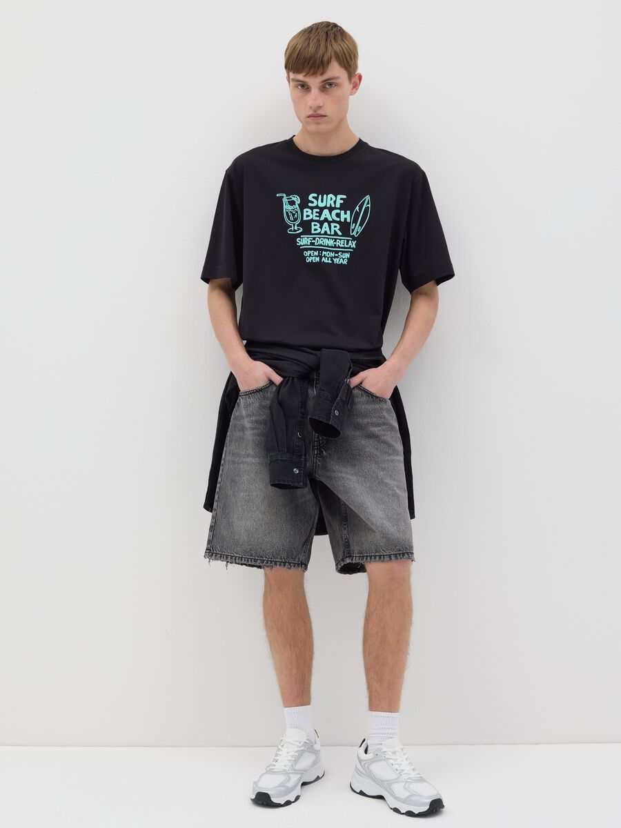 Black Short Sleeve T-shirt with Surf Beach Bar Print_1