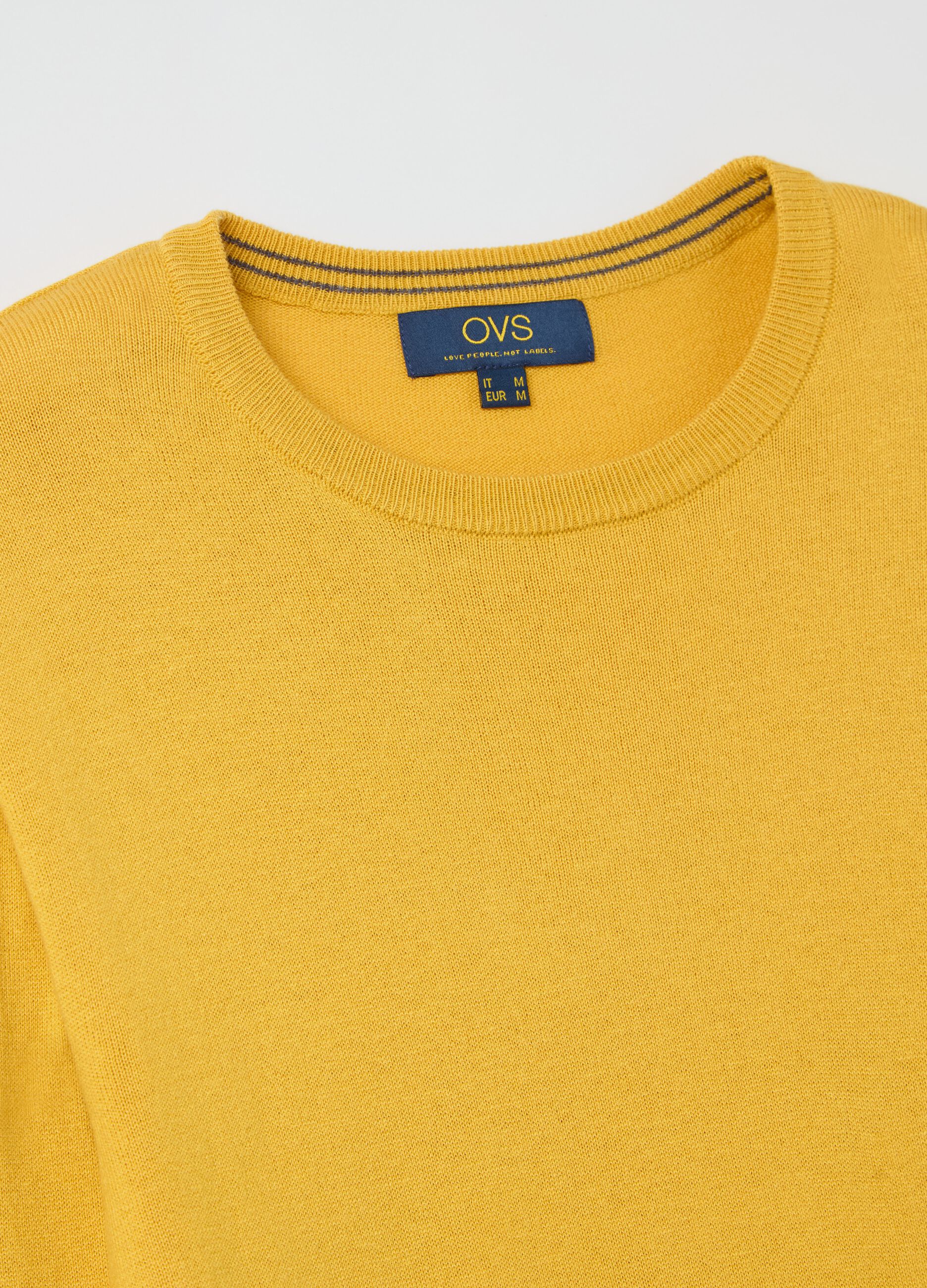 Round neck pullover