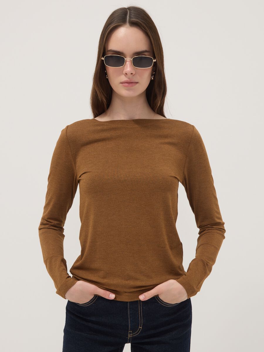 T-shirt marrone in viscosa elasticizzata slim fit_0