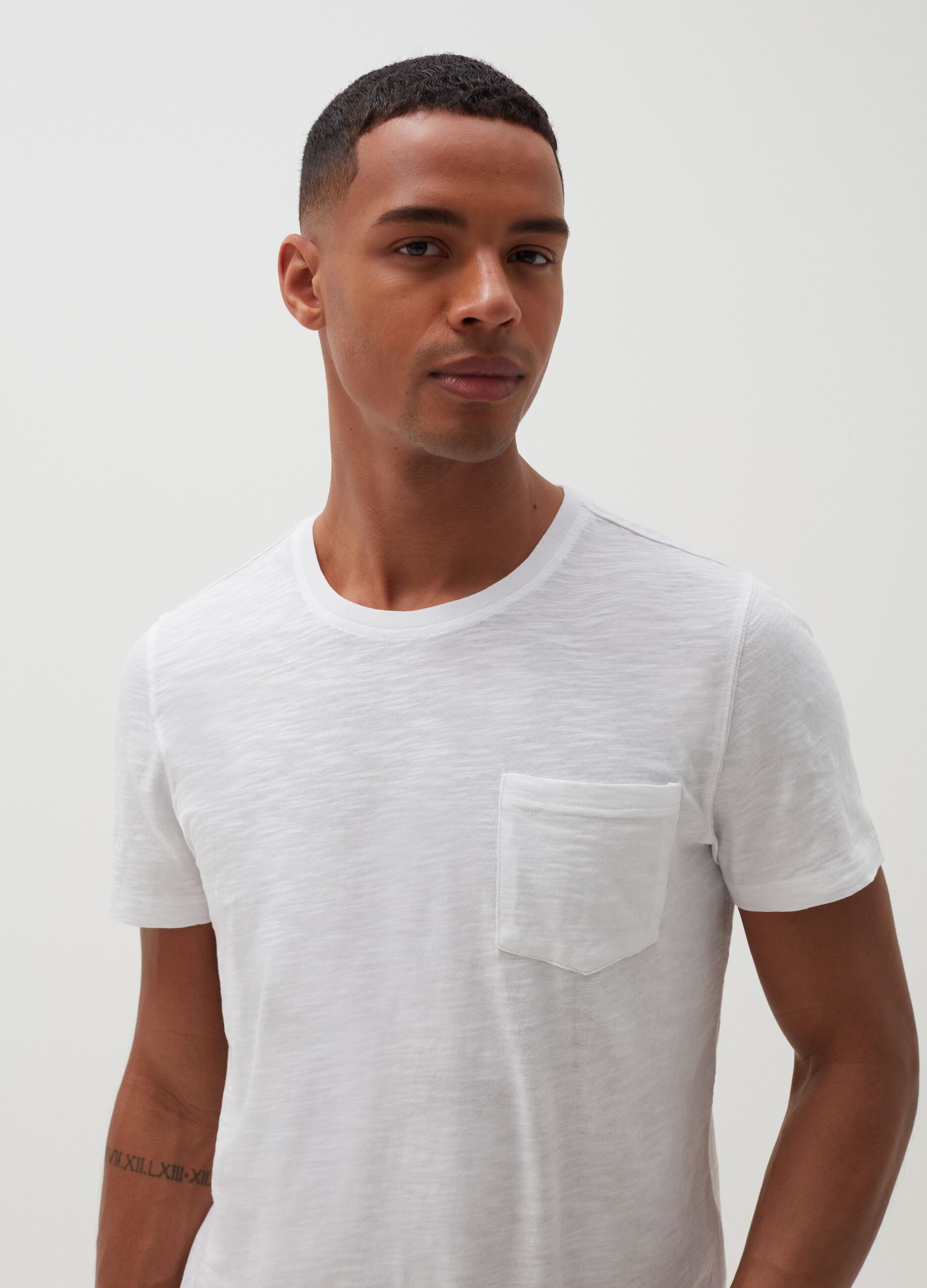 T shirt in cotone premium con taschino Bianco da Uomo OVS