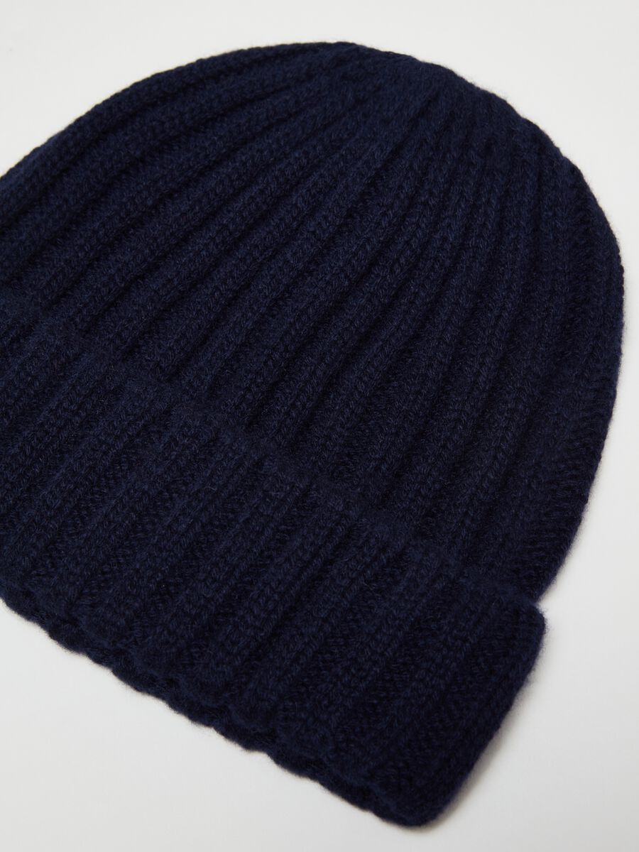 Berretto in cashmere a coste_1