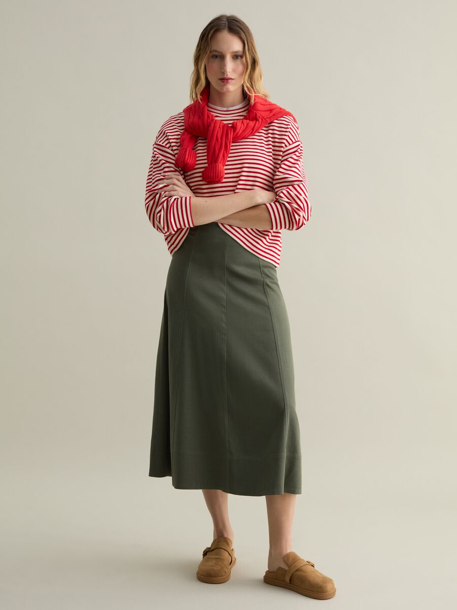 Sweatshirt with thin stripes_1
