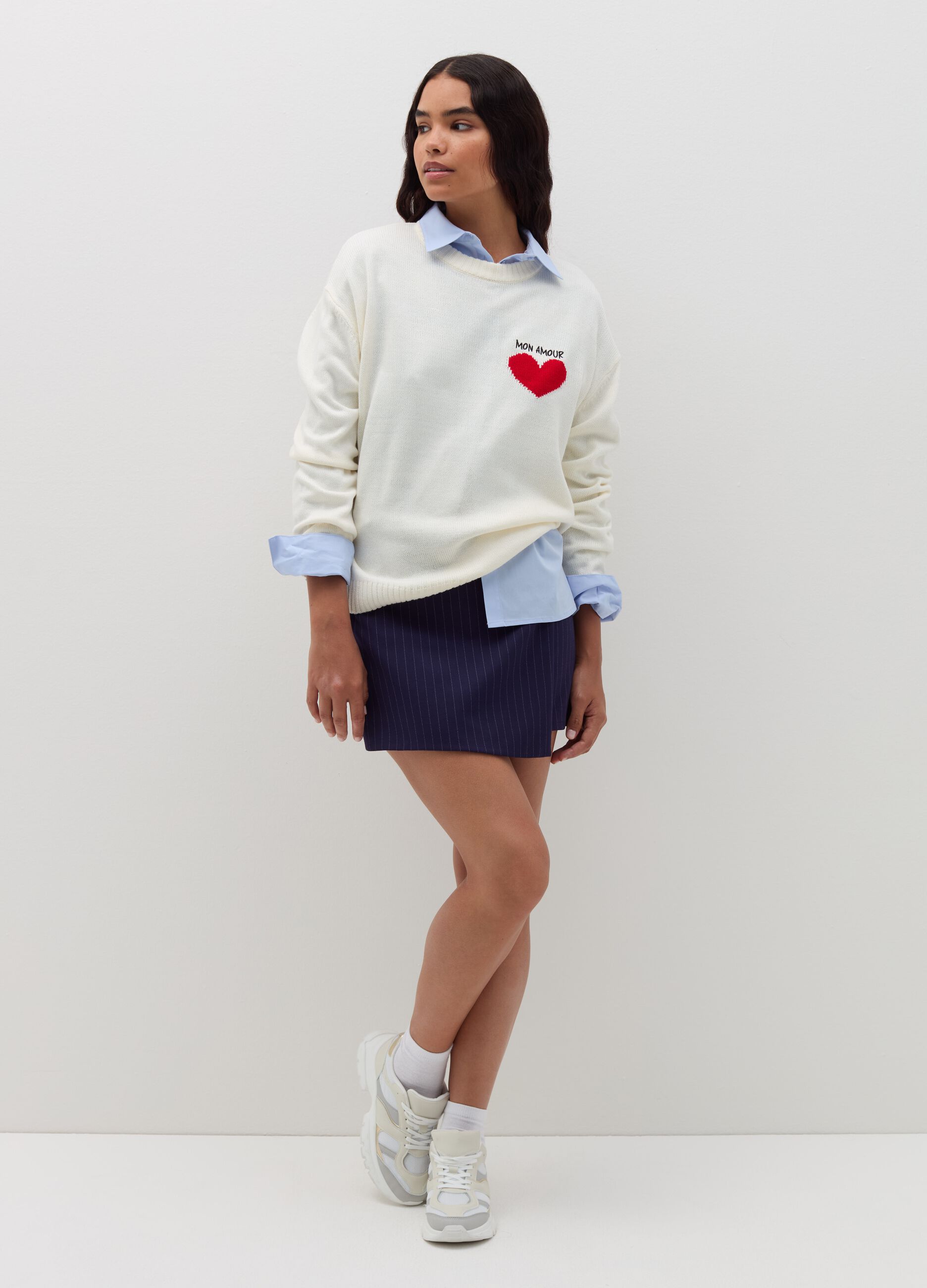 Pullover with "Mon Amour" lettering and heart
