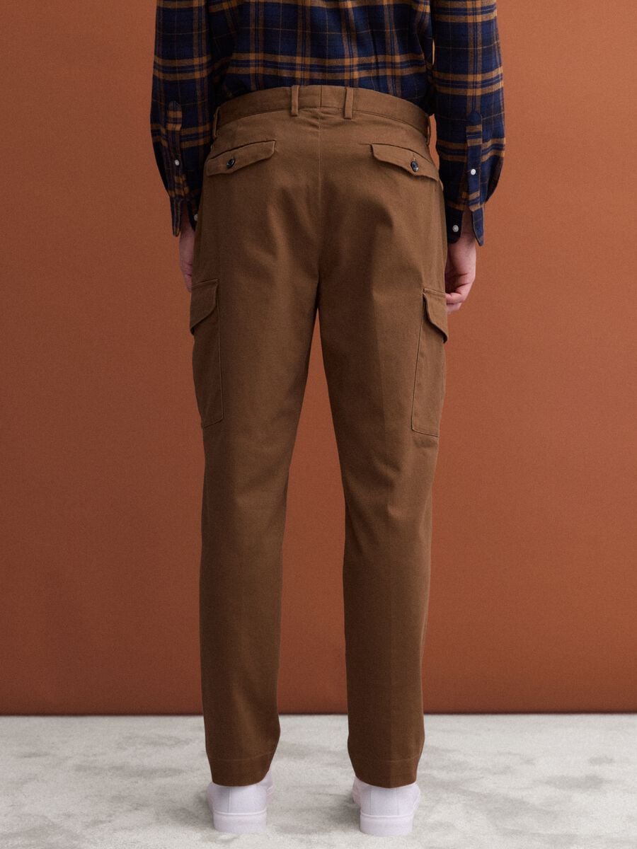 Pantaloni marroni cargo in twill di cotone elasticizzato comfort fit_3