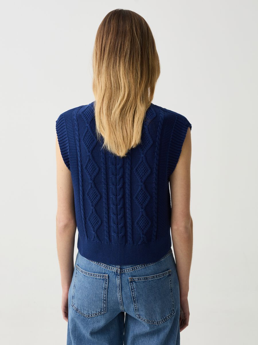 Closed gilet with cable-knit design_2