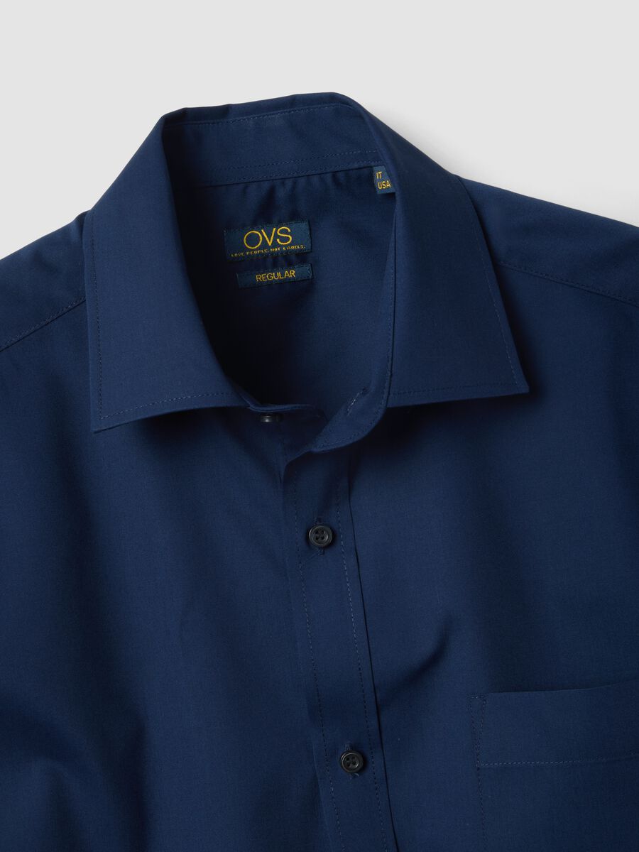 Camicia blu a maniche corte con colletto classico_5