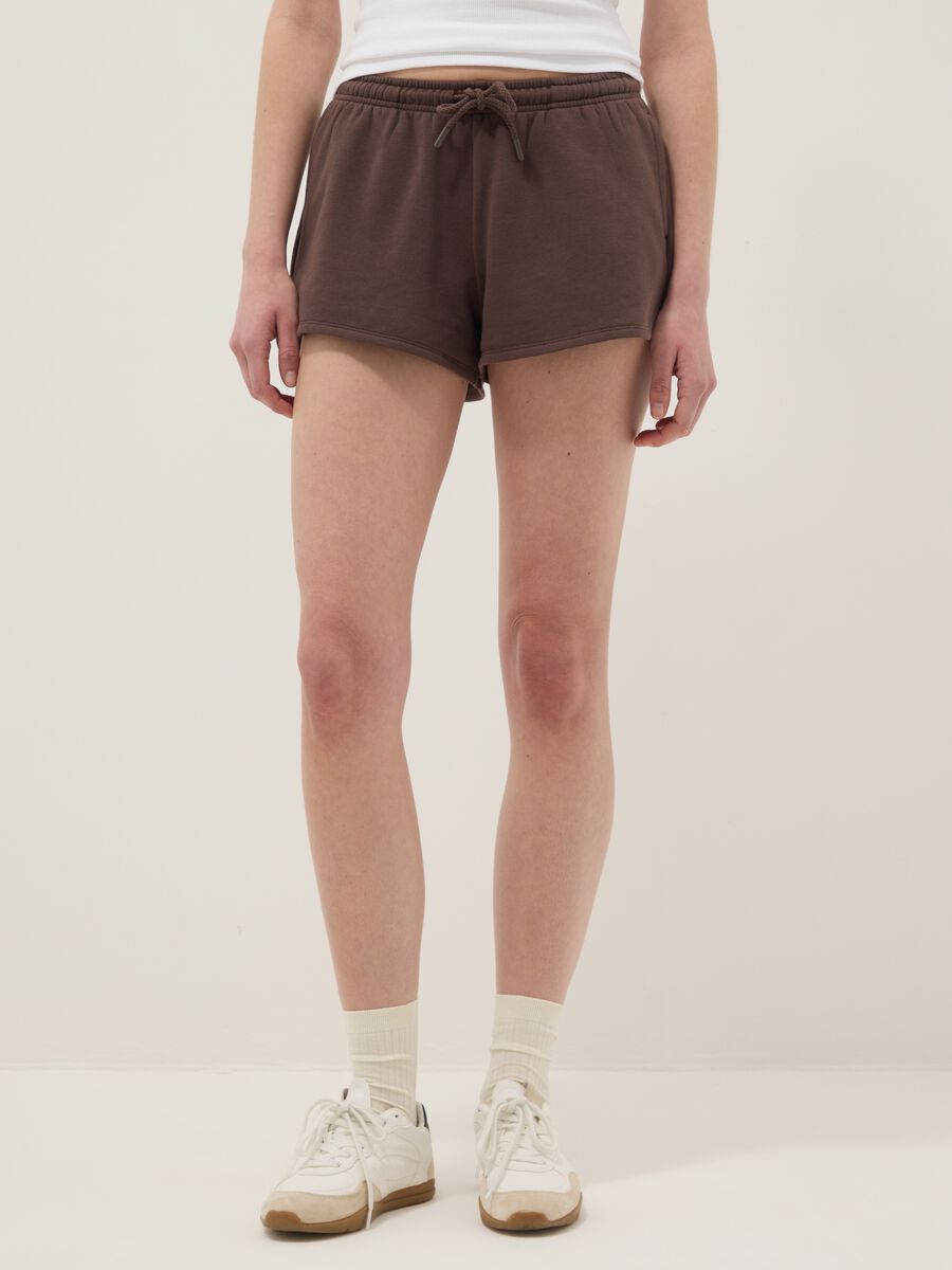 Regular-fit brown cotton-blend shorts with drawstring_1