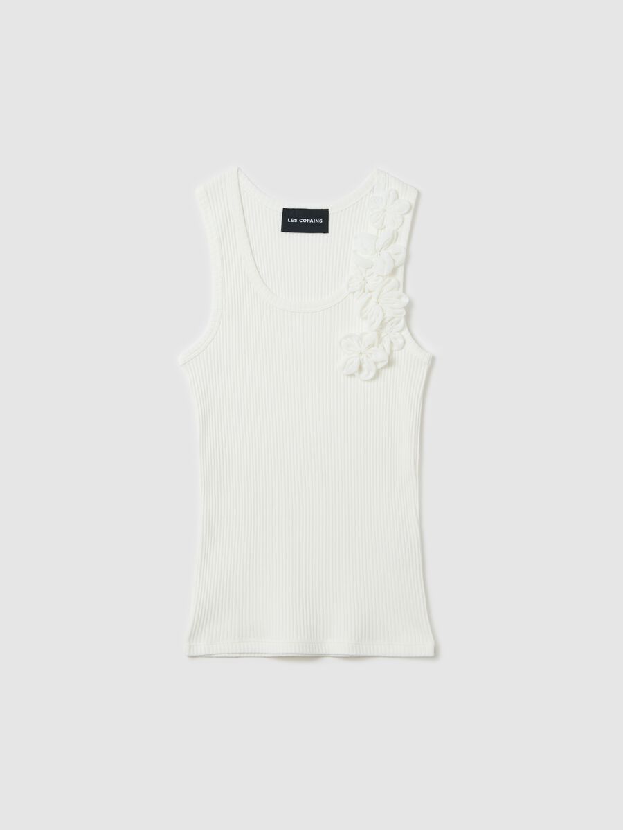 White ribbed top with floral applications_0
