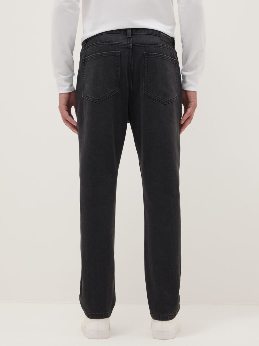 Black denim cotton blend carrot fit jeans_2