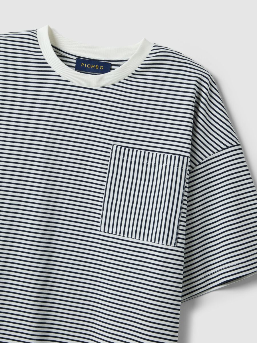 T-shirt in misto cotone a righe multicolor regular fit con tasca_5