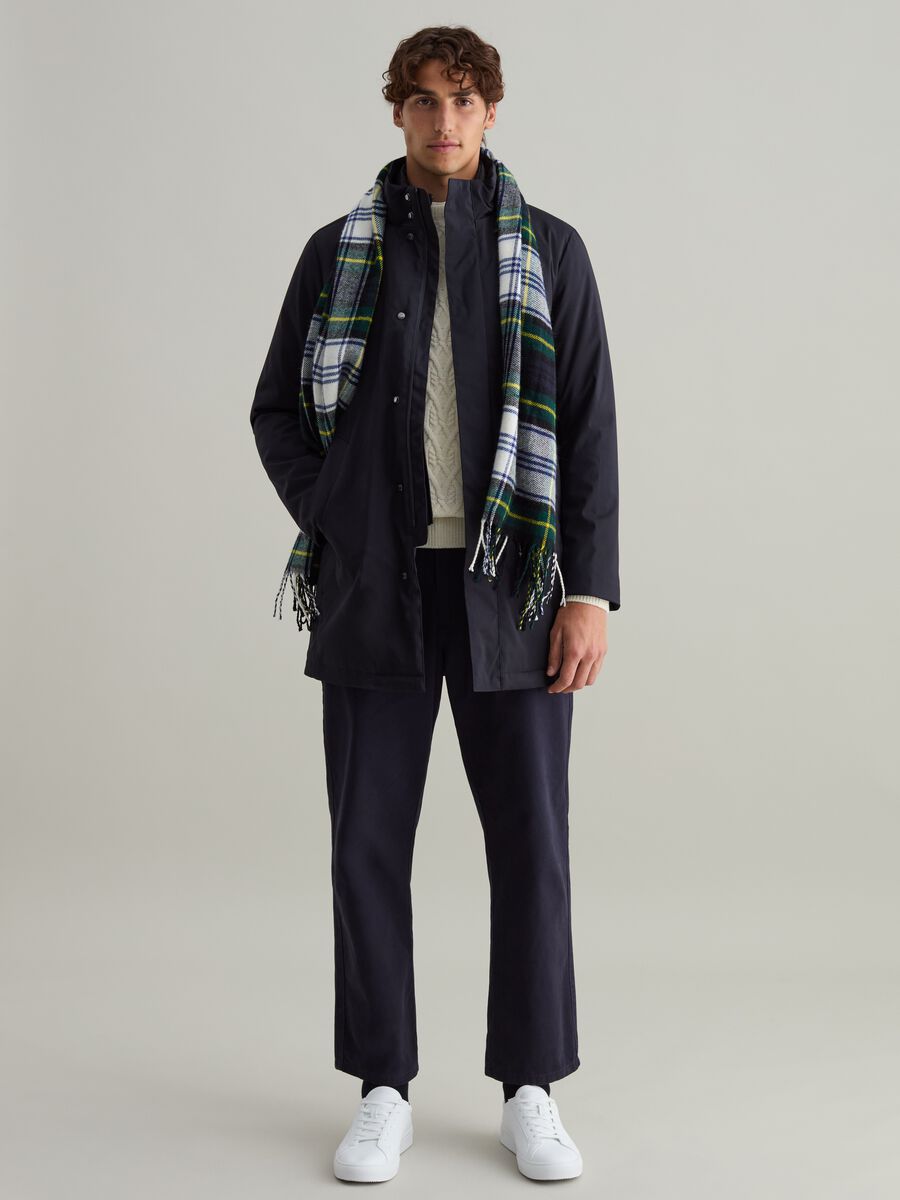 Check scarf with fringing_3