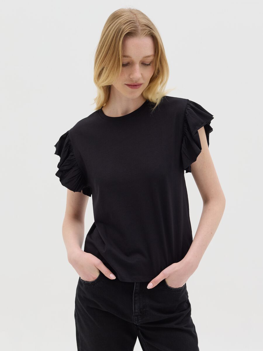 Black short-sleeved T-shirt with flounce_0