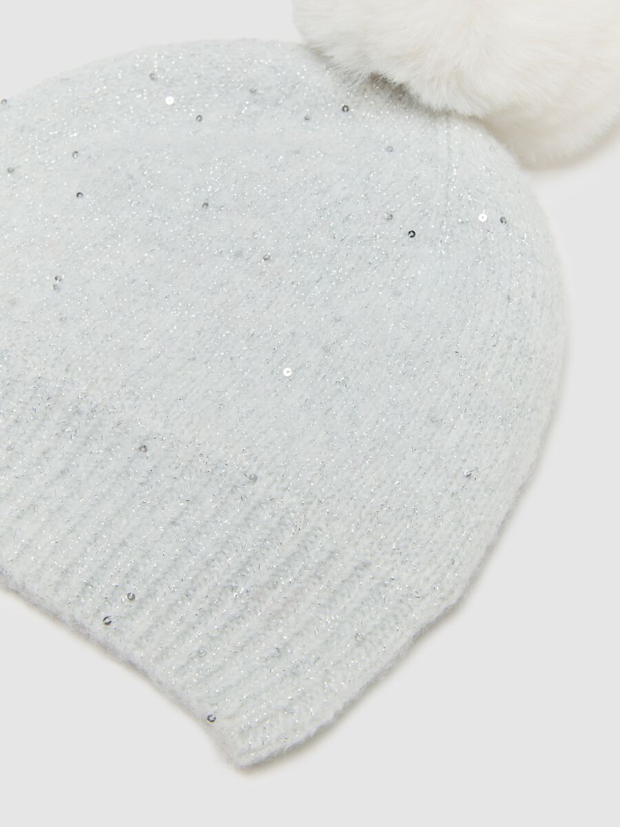 White girl's hat with pom-pom and glitter_1