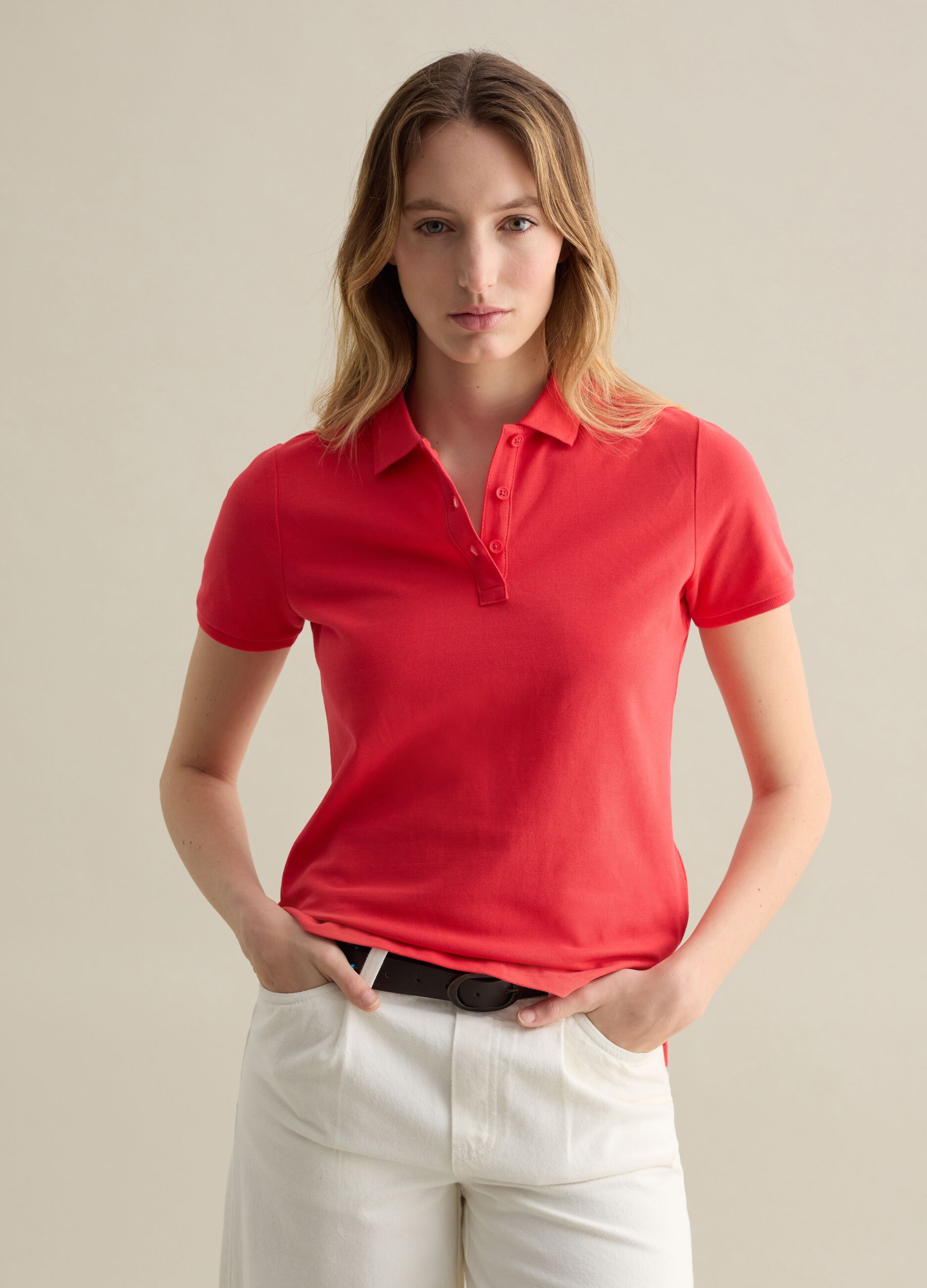 Red short-sleeved polo shirt in piquet