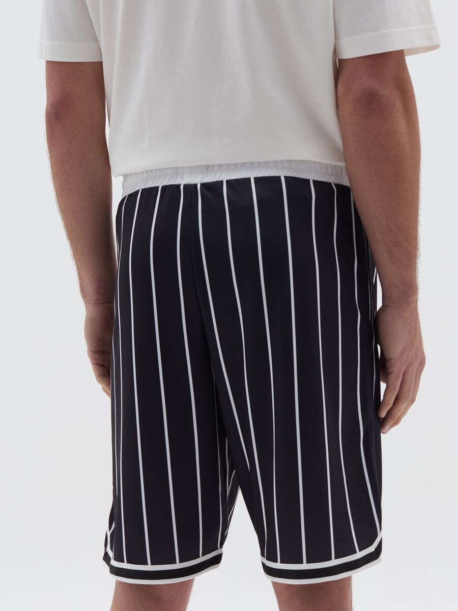 Bermuda joggers with striped edging_2