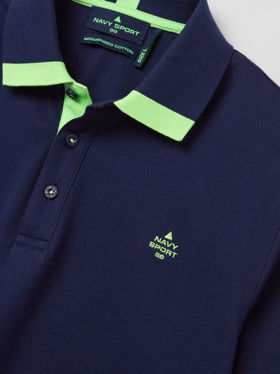 Polo shirt with contrasting detail and logo embroidery_5