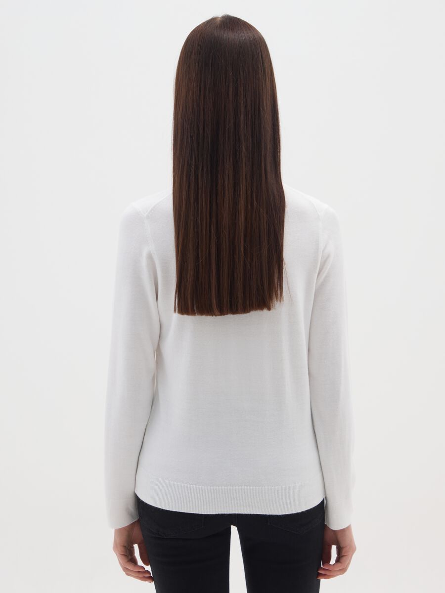 Black regular fit top with round neckline_2