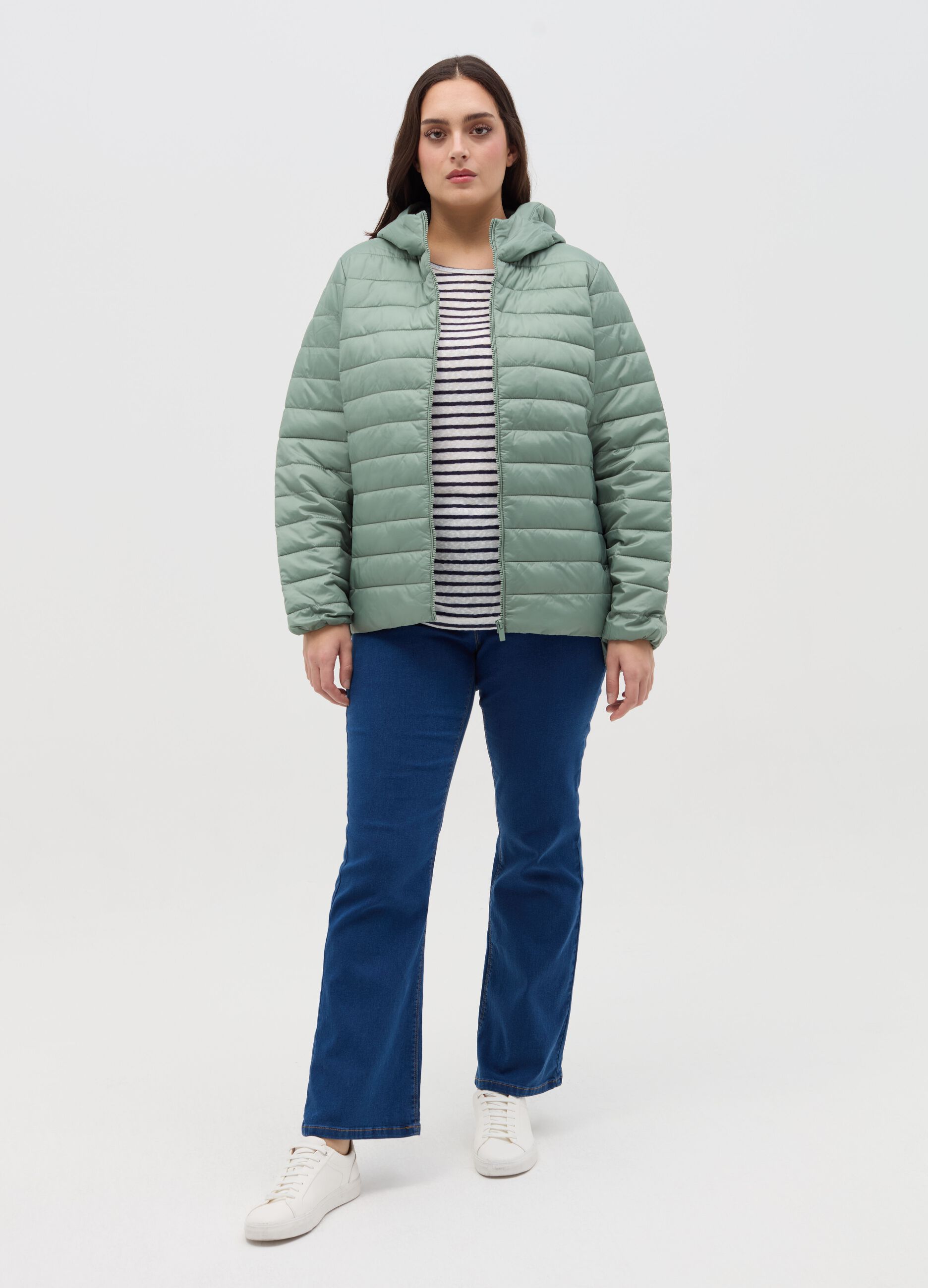 Curvy ultralight short puffer jacket with hood