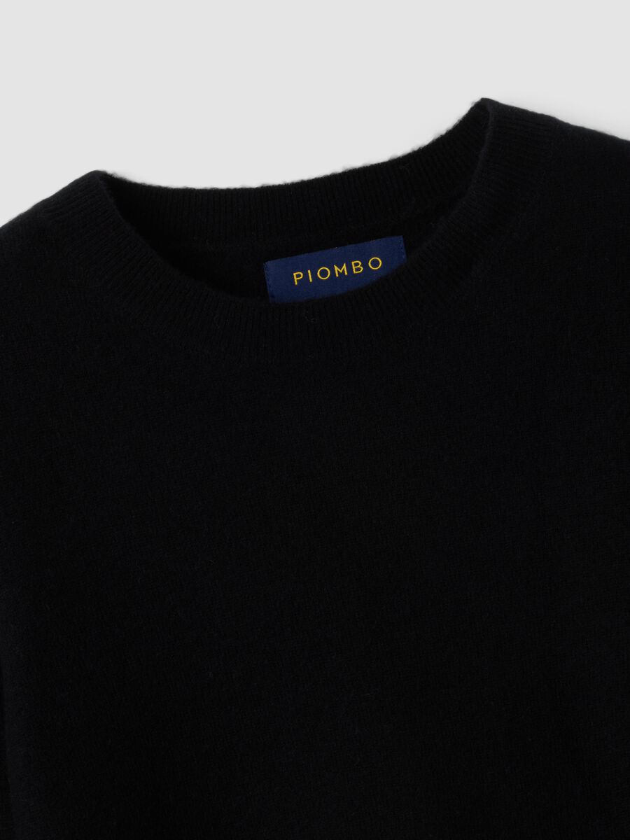 Maglia nera in pura lana a girocollo_1