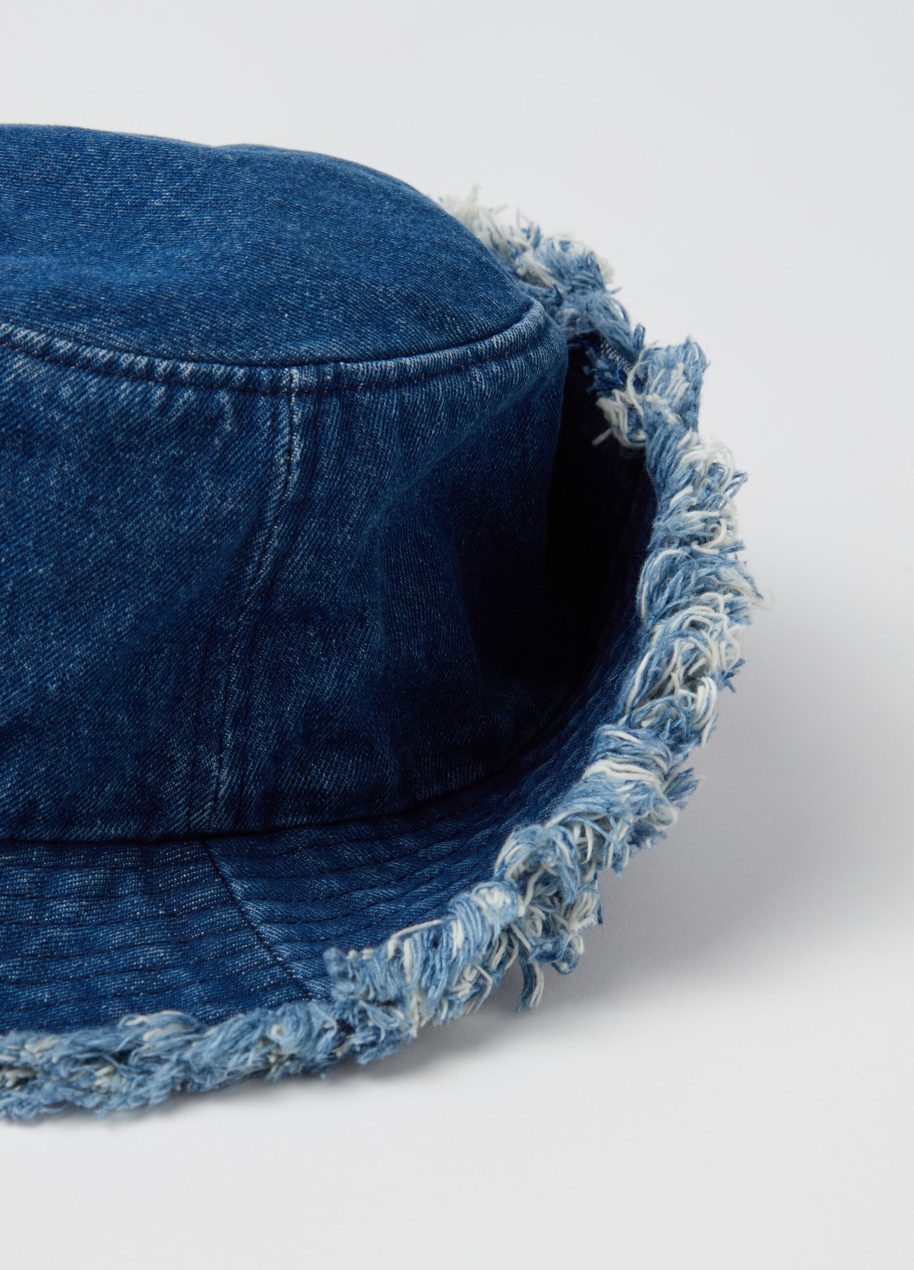 Fringed fishing hat in denim
