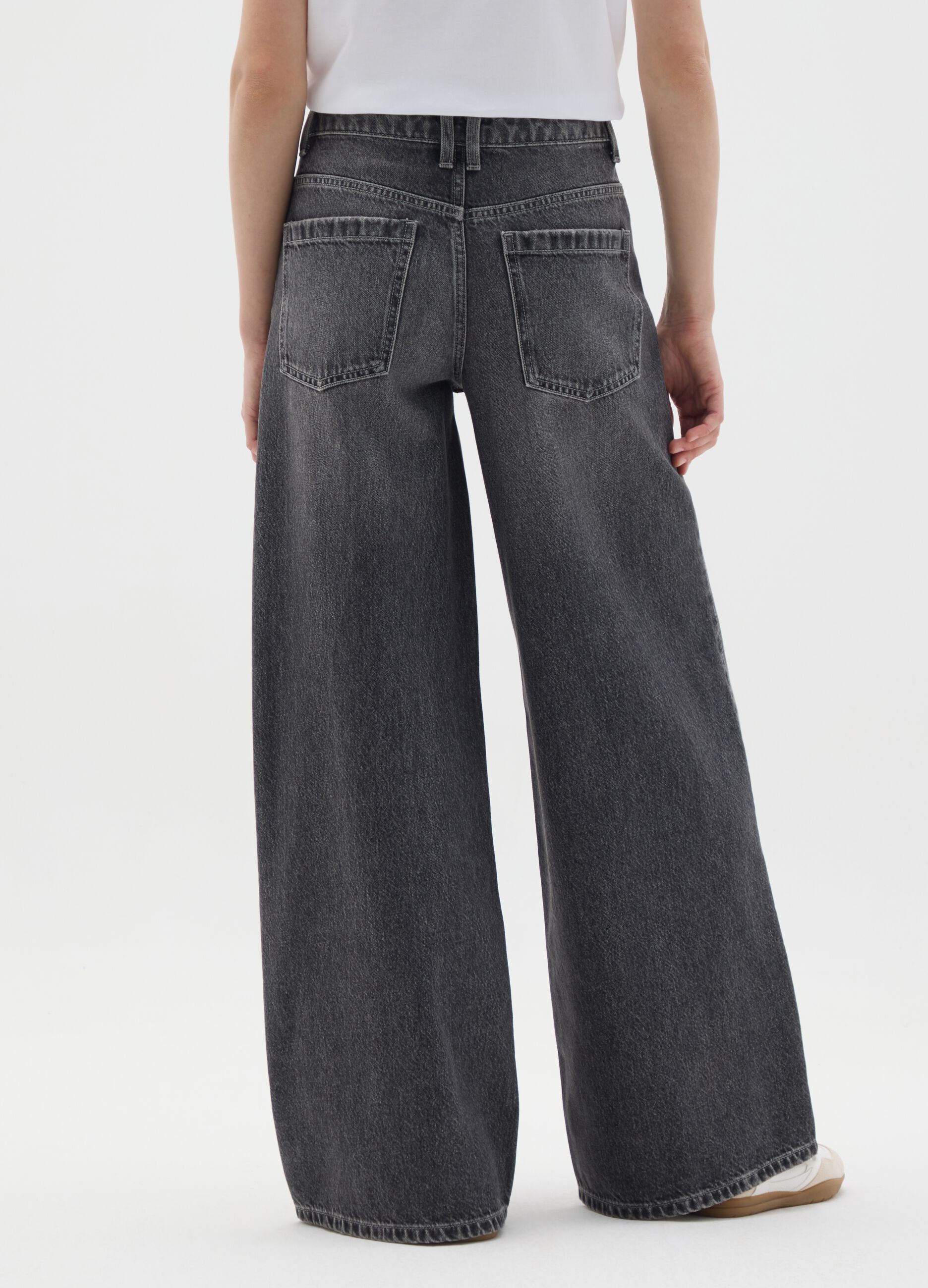 High-waisted grey wide jeans