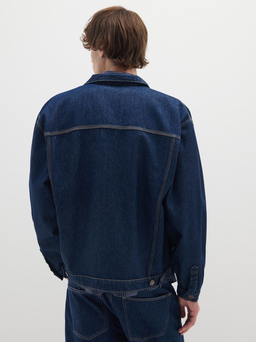 Giacca in puro cotone denim blu e vestibilità oversize_3