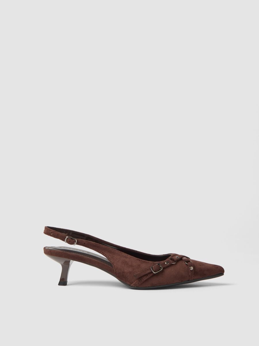 Brown slingback court shoes with heel and buckles_0