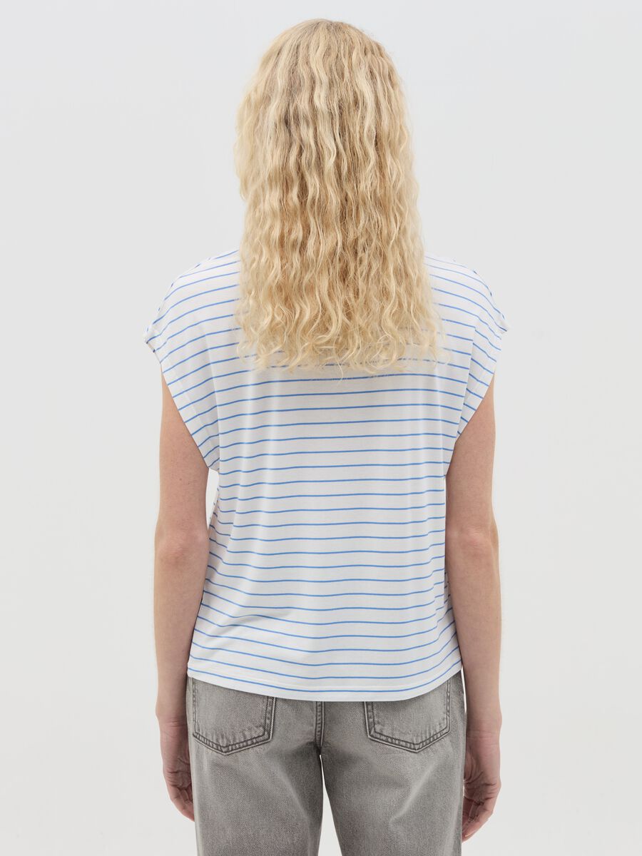 White and light blue striped T-shirt with short sleeves_3