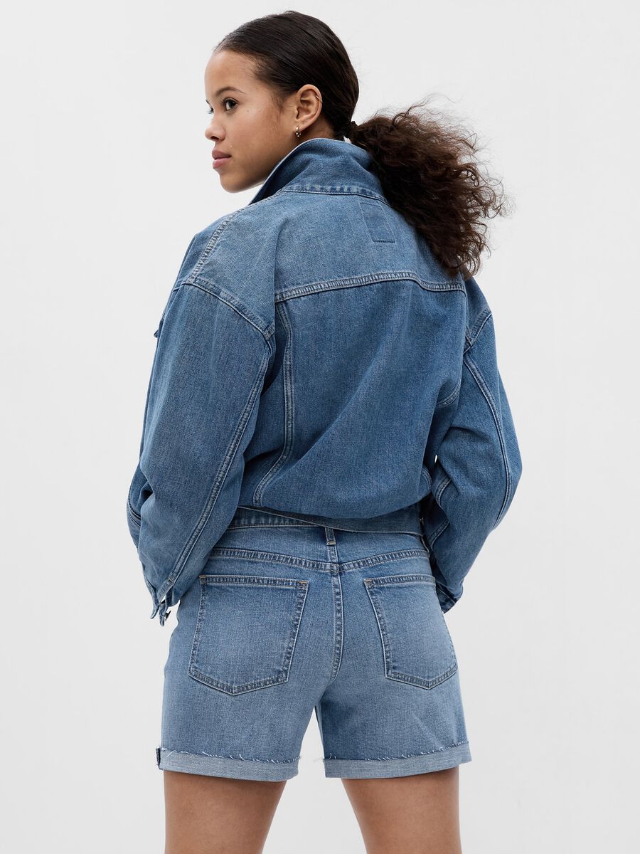 Girlfriend shorts in denim with raw hem_1