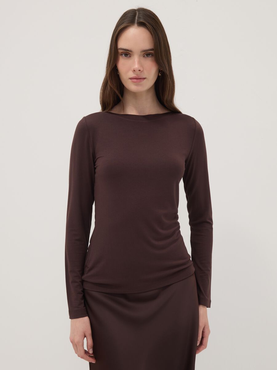 T-shirt marrone in viscosa elasticizzata slim fit_0