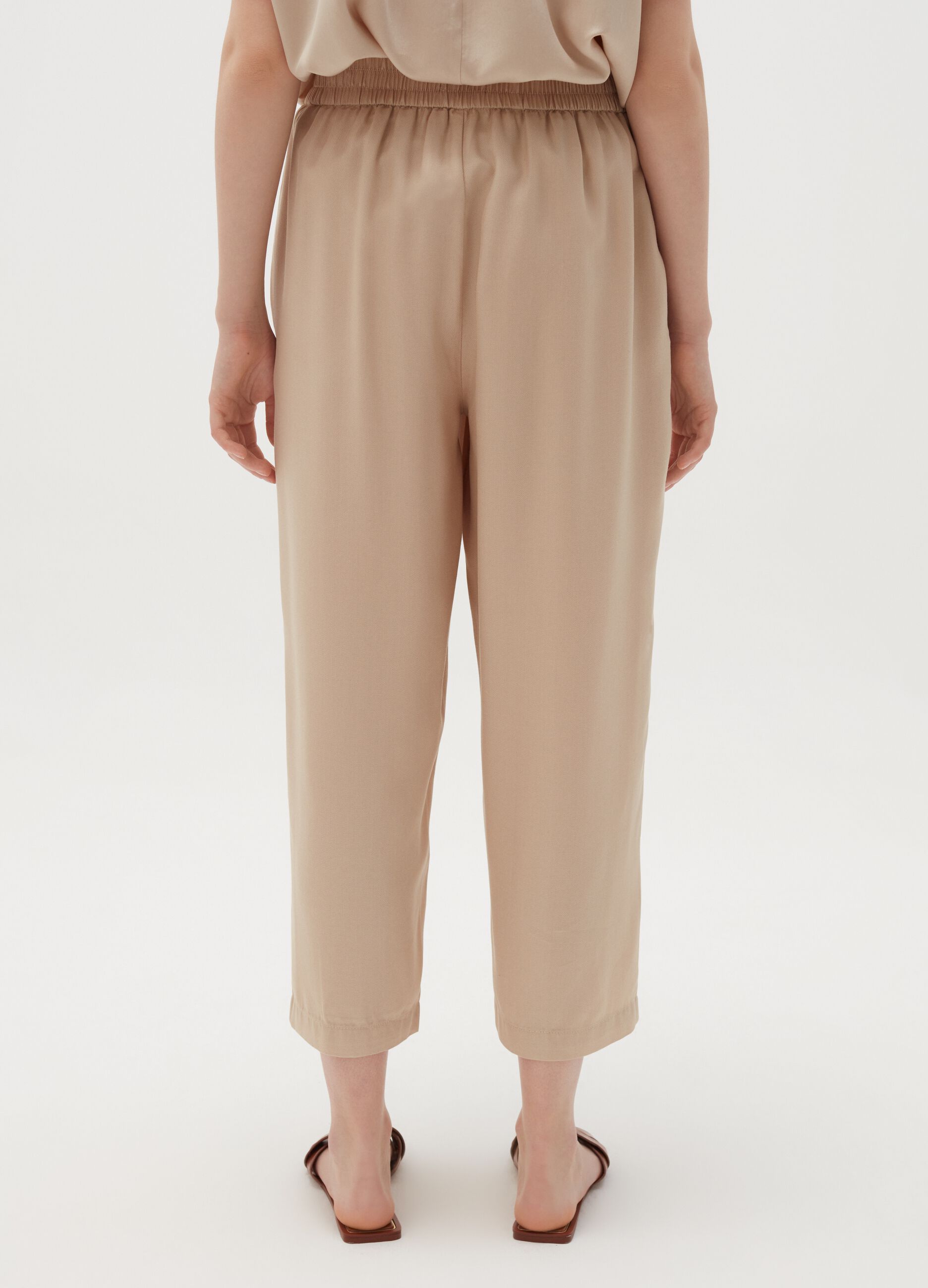 Lyocell trousers with darts