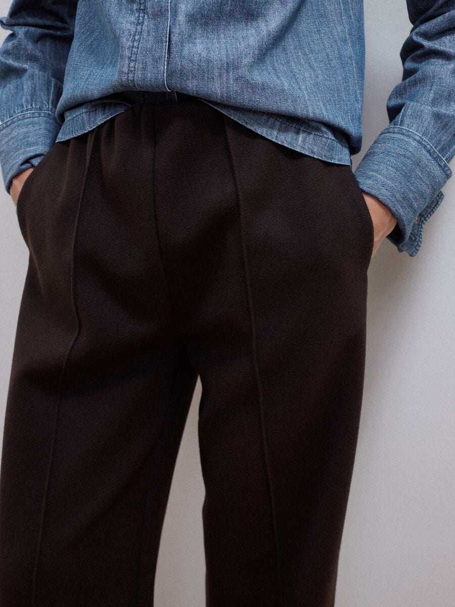 Brown viscose-blend tailored trousers with a baggy fit_2