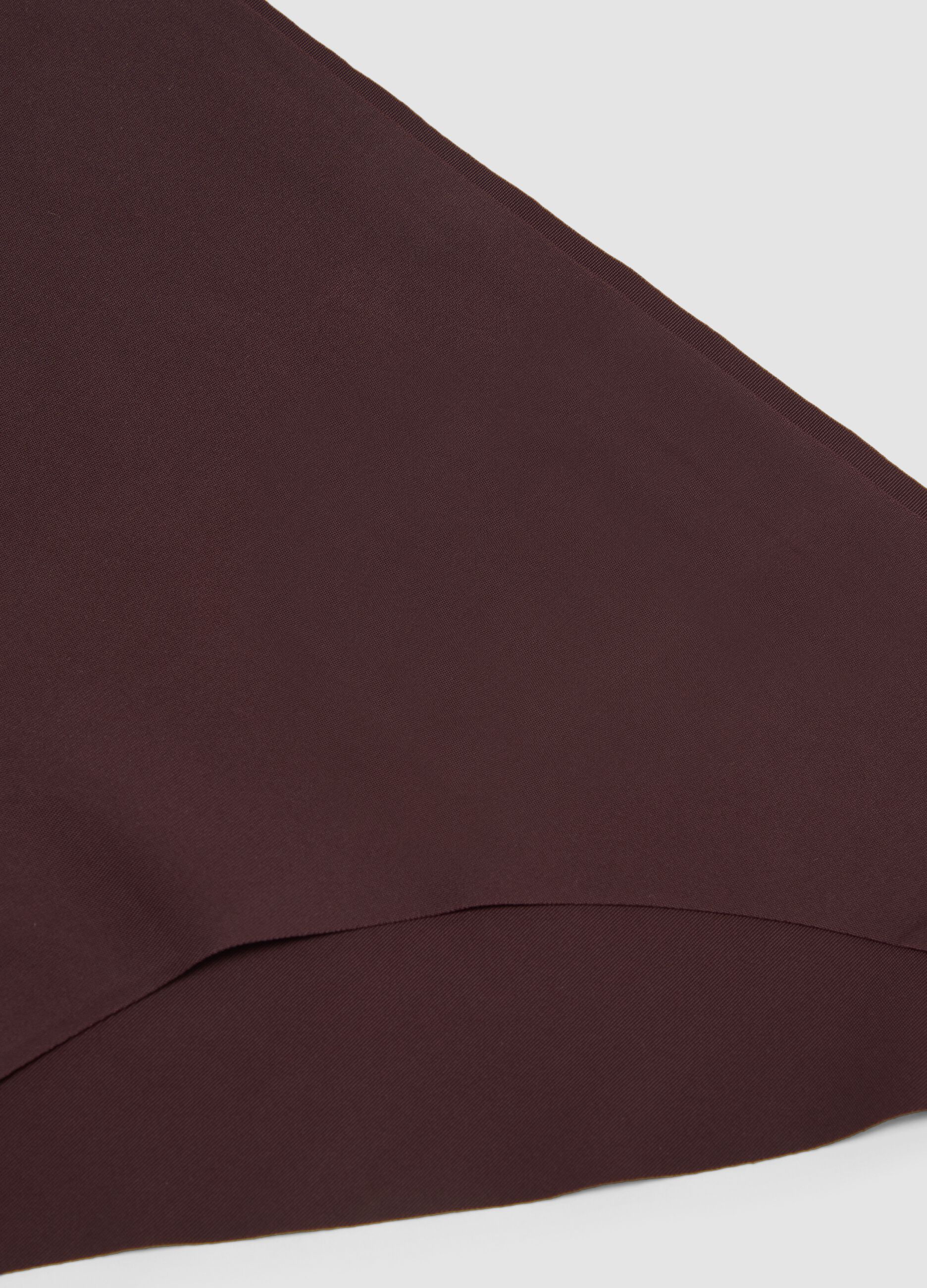 Slip marrone in microfibra elasticizzata