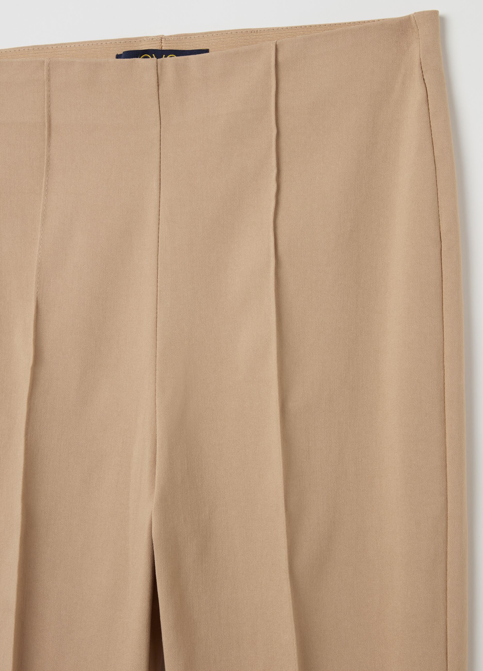 Cropped treggings with embossed seams