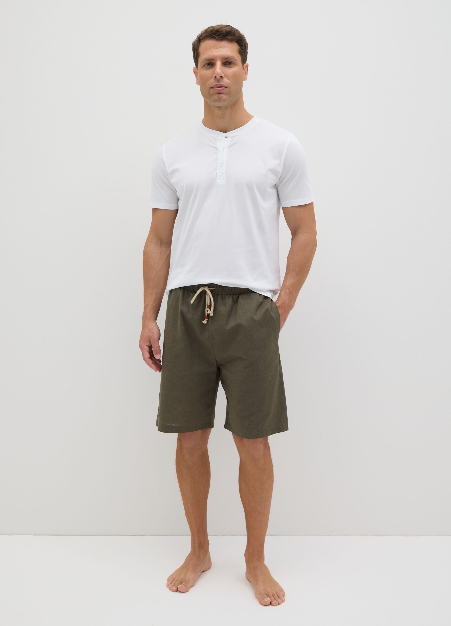 Pantaloncini pigiama da uomo in cotone e lino verde regular fit