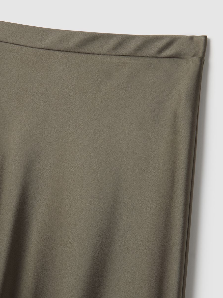 Gonna satinata grigia regular fit con vita elastica_5