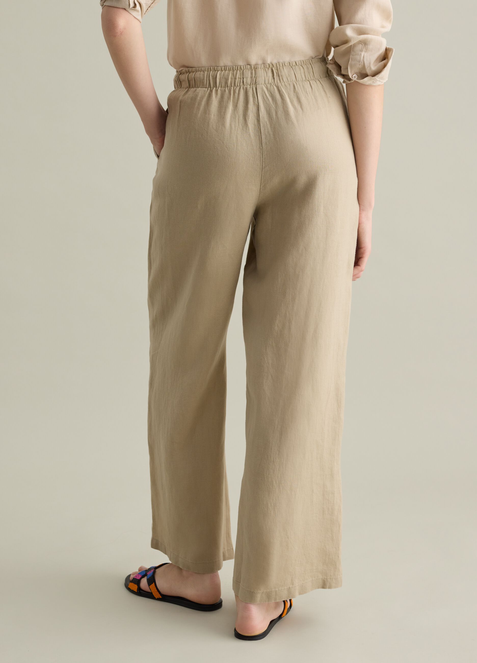 Pantalone fluido in lino a gamba larga beige